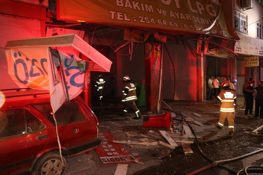 İzmir'de otomobil LPG bakım ayar servisindeki patlama sonucu 2 işçi yaralandı