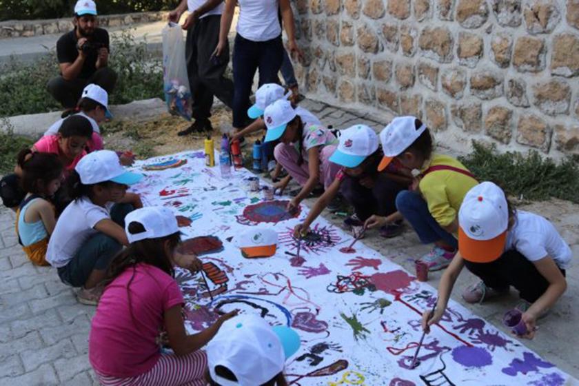 Kayyum, öğrenci burslarını ve yardım paketlerini "kamu zararı" olarak niteledi