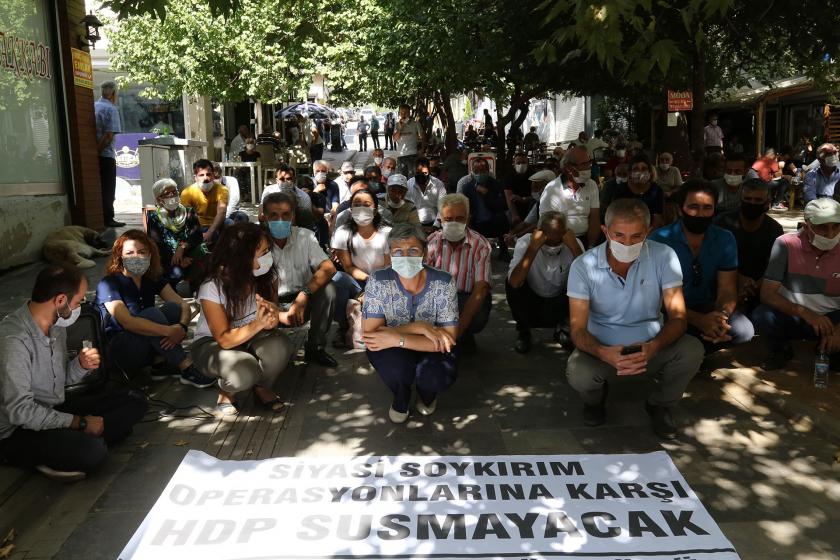 HDP il örgütü oturma eylemi düzenledi