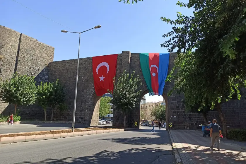 Azerbaycan medyası Aliyev'in TDT Zirvesi'ne katılmamasını nasıl yorumladı?