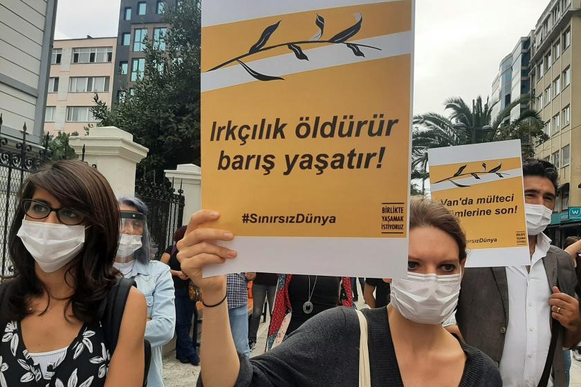 'Göçmenlerin Ulusötesi Mücadele Günü' dolayısıyla Kadıköy Süreyya Operası önünde ırkçılığa ve sömürüye karşı eylem gerçekleştirildi.