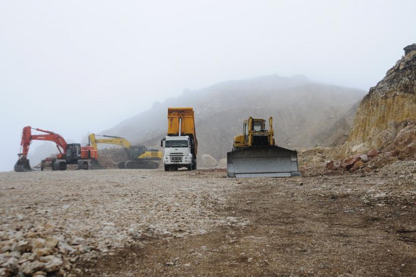 Sakarya Geyve'deki Kılıçkaya Tepesi'nde yapılan rüzgar enerjisi santrallerine karşı yöre halkının tepkisi sürüyor.