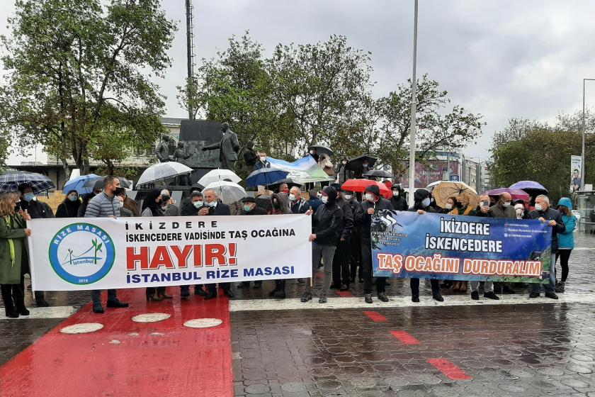 Yaşam savunucuları Kadıköy'de bir araya gelerek 'İkizdere İskencidere Vadisi’nde taş ocağına hayır' dedi.