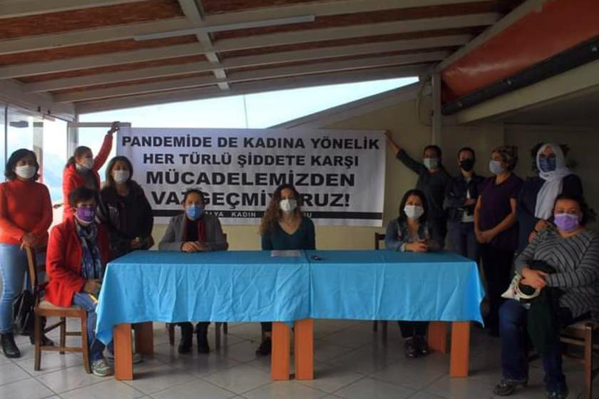 Antalya Kadın Platformu 25 Kasım’a yönelik yaptığı açıklamada pandemide kadına yönelik şiddetin arttığını, işsizlik ve yoksulluktan kadınların daha fazla etkilendiğini belirtti.