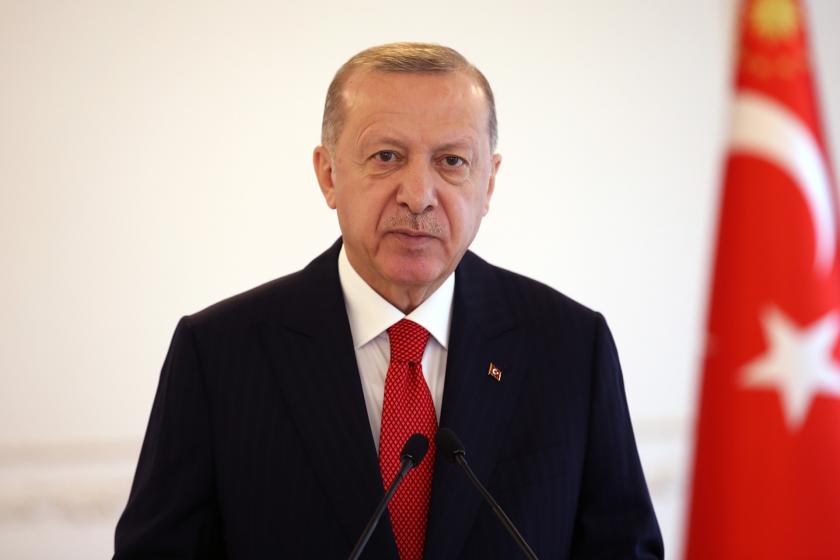 Cumhurbaşkanı Erdoğan salgın nedeniyle AKP kongrelerini ertelediklerini duyurdu