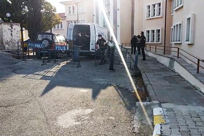 Ankara'ya yürümeleri engellenen ve gözaltına alınan madenciler adliyeye götürüldü