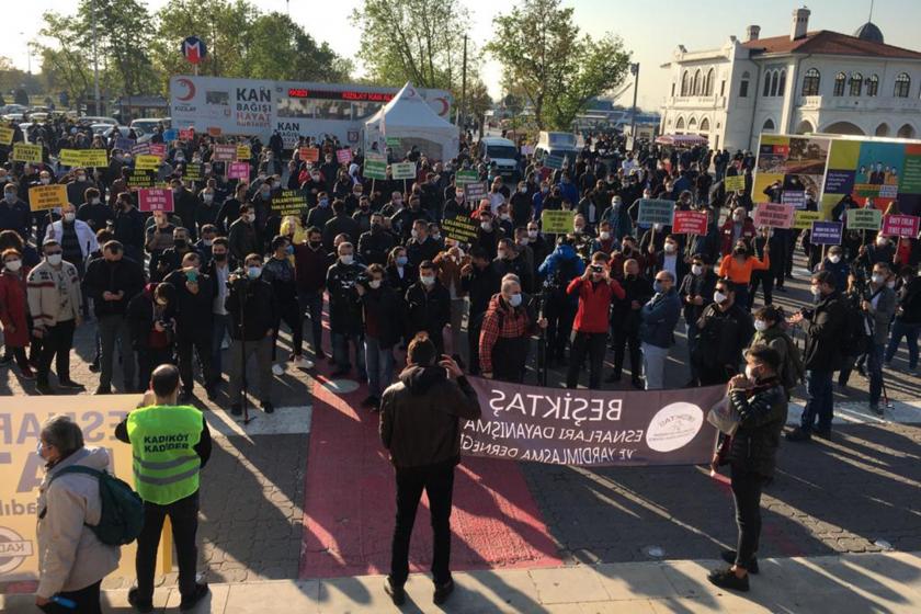 Kadıköy’de eylem yapan yüzlerce esnaf 'Hükümetten destek bekliyoruz' dedi.