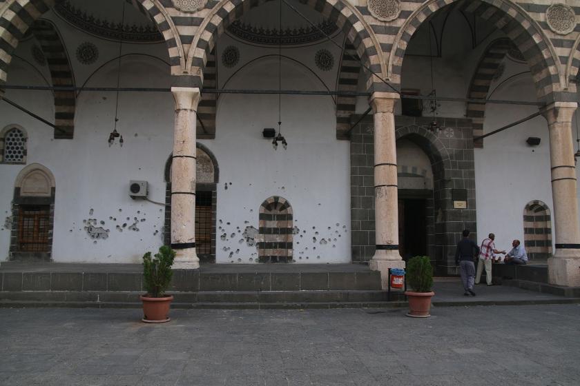 duvarları kurşunlanmış cami