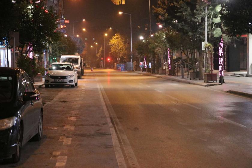 Türkiye genelinde hafta sonu uygulanan sokağa çıkma kısıtlaması başladı