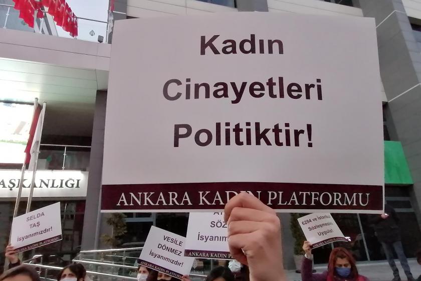 Kadın cinayetleri politiktir yazılı döviz