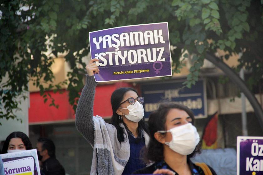 Mersin'de kadın cinayetlerine karşı eylem 