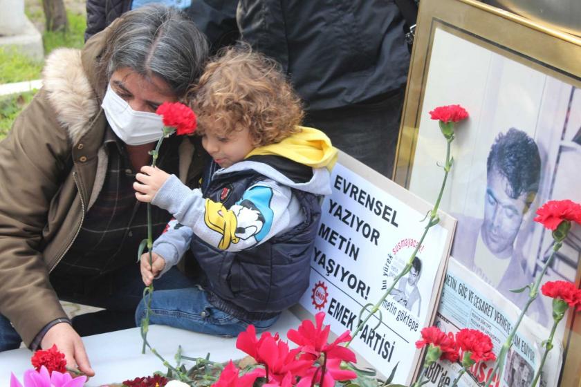 Metin Göktepe'nin mezar anmasından bir görüntü.