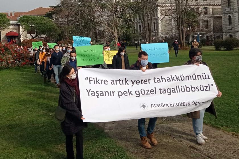 Boğaziçi Üniversitesi Atatürk Enstitüsü öğrencileri kayyum rektöre karşı yürüyüş yaptı