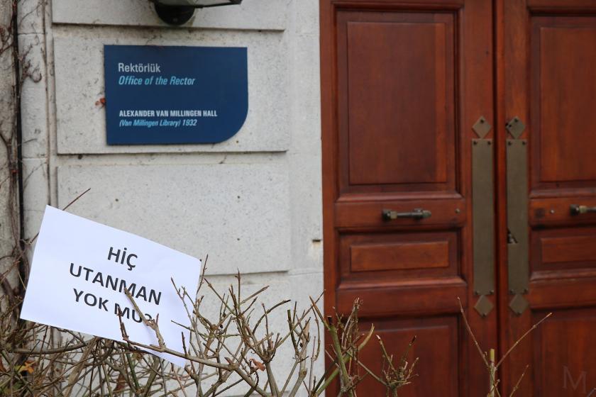 AKP'li Melih Bulu'nun Boğaziçi Üniversitesine kayyum rektör olarak atanmasının ardından Boğaziçi Üniversitesi öğrencilerinin gerçekleştirdiği protesto eylemlerinden bir fotoğraf.