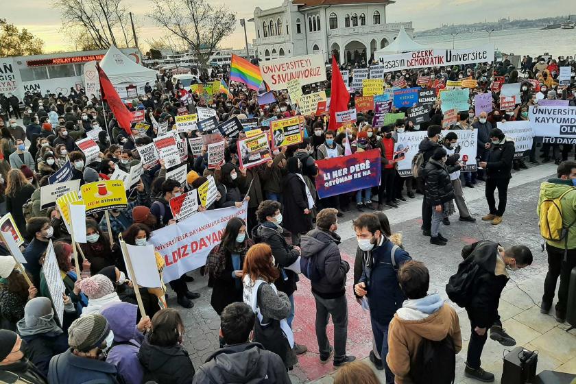 Üniversite öğrencilerinin kayyum rektörlere karşı Kadıköy'de düzenlediği eylem