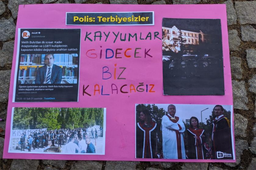 Boğaziçi Üniversitesi öğrencileri kampüste açtıkları 'Kayyum icraatları sergisi'nden bir fotoğraf.