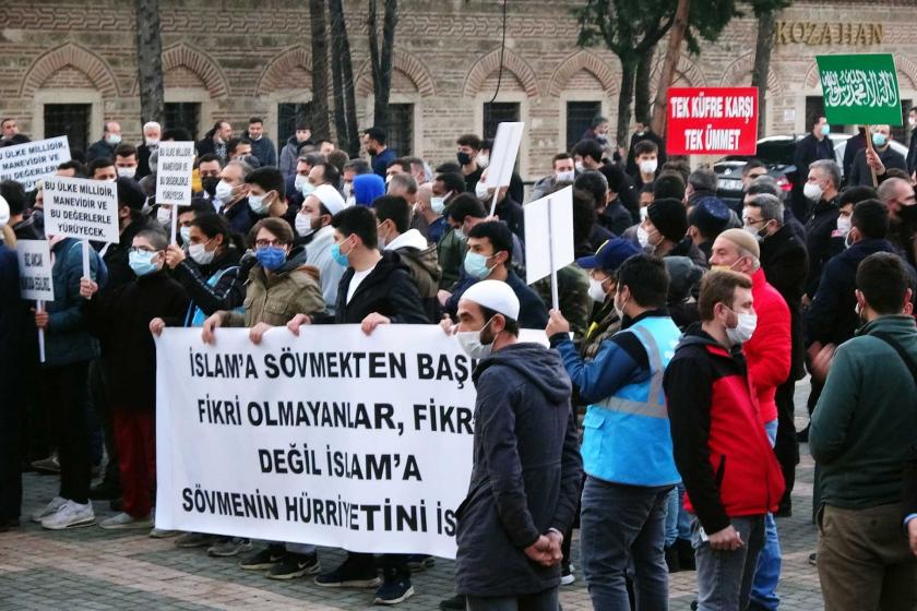 Bursa'da Boğaziçi'ne destek eylemine polis şiddeti, TÜGVA eylemine çorba ikramı