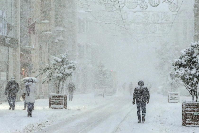 İstanbul'da kar nedeniyle ulaşımda olumsuzluklar yaşandı
