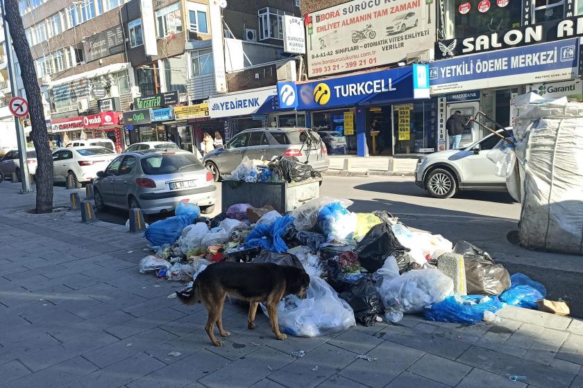 Maltepe'de grev nedeniyle oluşan çöp birikintisi