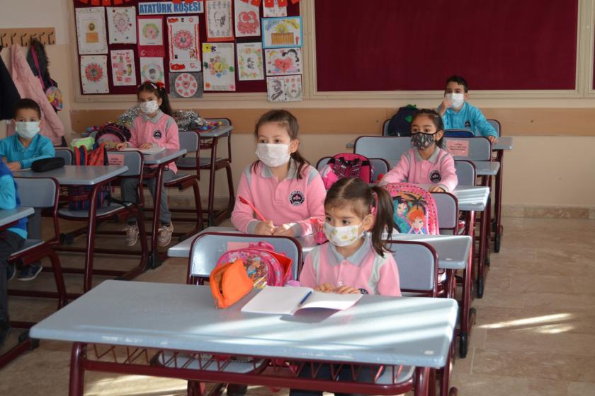 Müfredat değişikliğine tepki | Öğrenci yararı bilimsel müfredatta