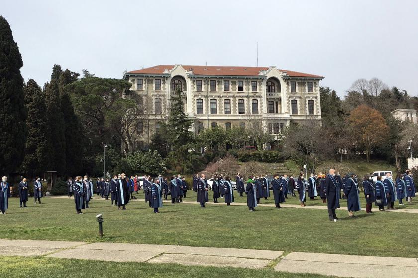 Boğaziçi Üniversitesi akademisyenleri rektörlüğe sırtını çevirdi