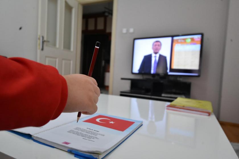 MEB: 15 Nisan'dan itibaren uzaktan eğitime geçilecek