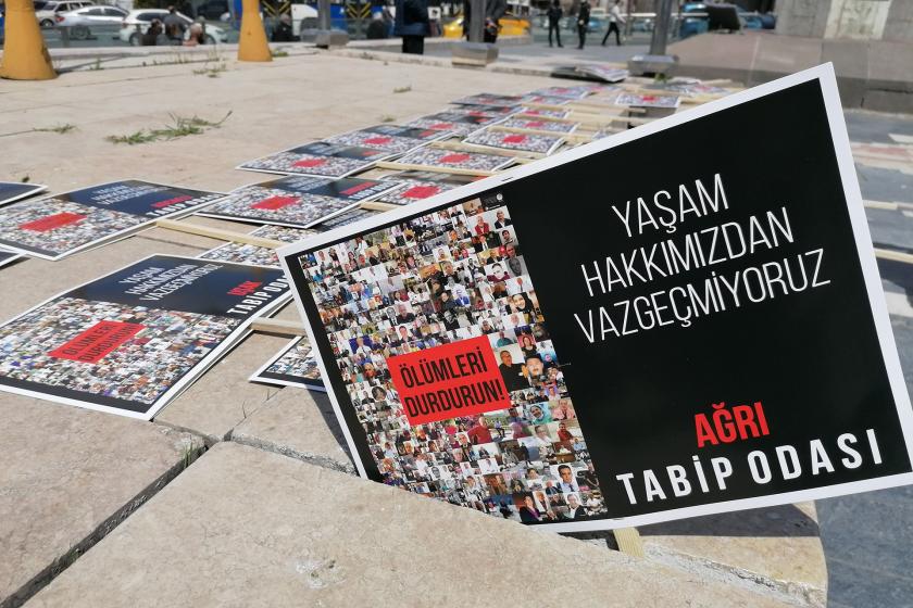 Farklı illerden gelerek Ankara'da buluşan tabip odalarının temsilcileri 'Yaşam hakkımızdan vazgeçmiyoruz, ölümleri durdurun' dedi.