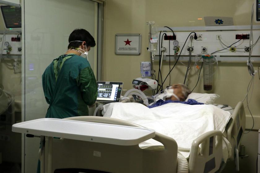 Kovid-19 kaynaklı ölümler bir ayda 4 kat, ağır hasta sayısı 2 kat arttı