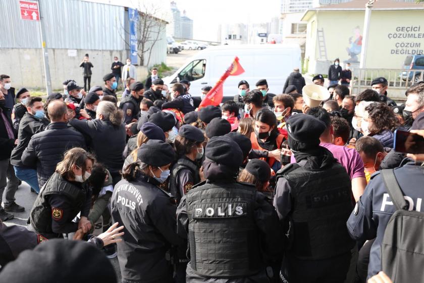 Sinbo ve SML işçilerinin 1 Mayıs açıklamasına müdahale eden polis