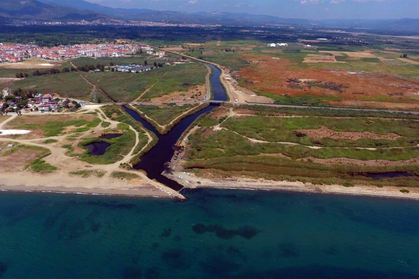 Balıkesi Akçay'da belediye tarafından sanayi kurulma gerekçesiyle yok edilmek istenen sulak alan.