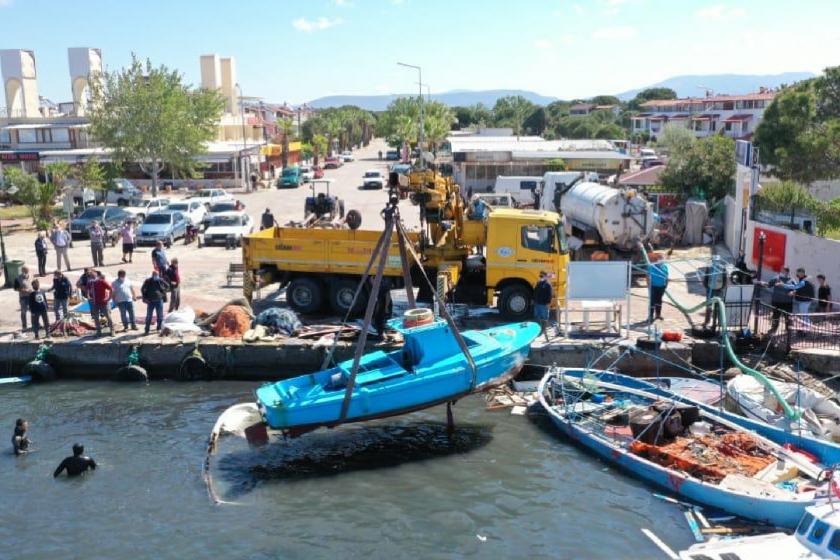 Ayvalık'ta dün etkili olan fırtına nedeniyle 80 tekne battı