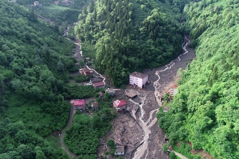 Trabzon'da dere yatağındaki riskli yapılar