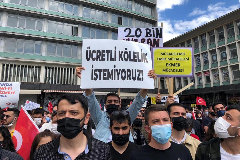 Ücretli kölelik istemiyoruz dövizini taşıyan öğretmen