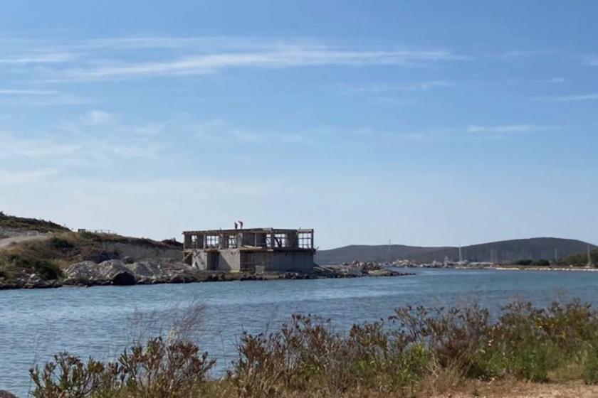 Alaçatı Port mevkii Karşıyaka Azmağı’nda devam inşaat