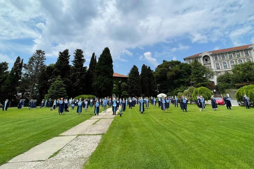 Boğaziçi Üniversitesi Akademisyenleri, 116. kez rektörlük binasına sırt döndüler