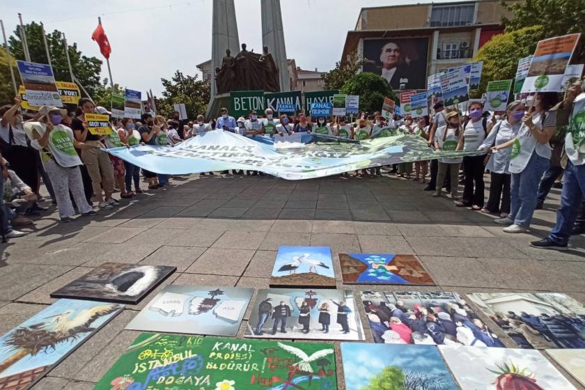 Ya Kanal Ya İstanbul koordinasyonu, Bakırköy Özgürlük Meydanı'nda gerçekleştirilen eylemde 'Kanal'ı yaptırmayacağız' dedi.