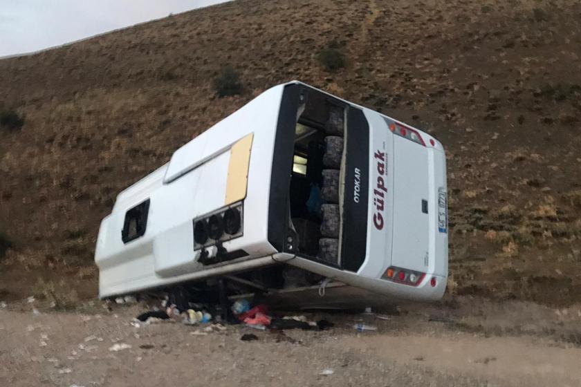 Kayseri'de öğrencileri taşıyan midibüs devrildi: 29 kişi yaralandı