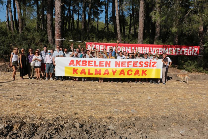 Emek Partisi (EMEP) Genel Başkanı Ercüment Akdeniz, Akbelen'de yaşam alanlarını savunan köylüleri ziyaret etti, direnişlerine destek verdi.