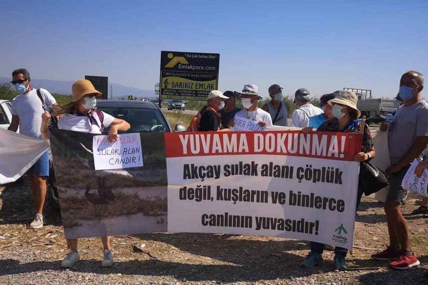 Kazdağı Koruma Derneği üyeleri Akçay sulak alanını savunuyor