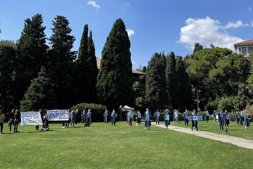 Boğaziçi Üniversitesi akademisyenleri rektörlüğe sırtını çevirdi