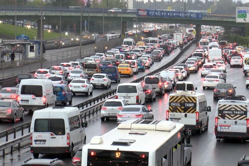 İstanbul'da trafik yoğunluğu sabah saatlerinde yüzde 69'a kadar çıktı