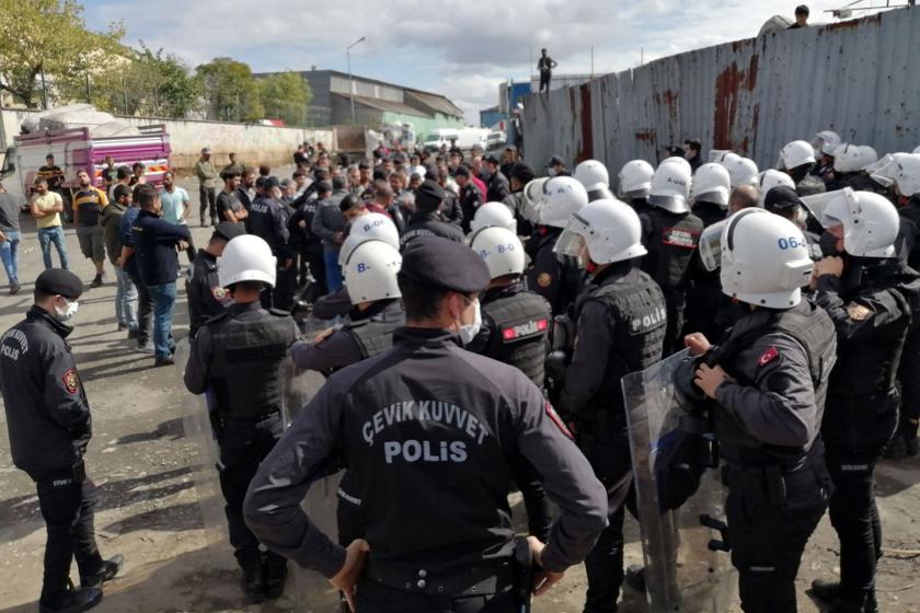 Ümraniye'de geri dönüşüm depolarına baskın düzenlendi, işçiler direnişte