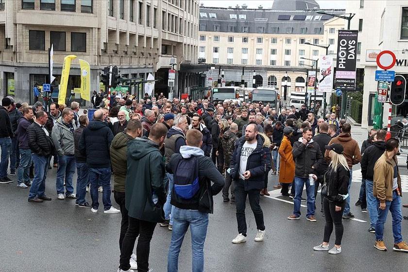 Belçika'da polisler, maaş ve emeklilik hakları konularında hükümeti protesto etti