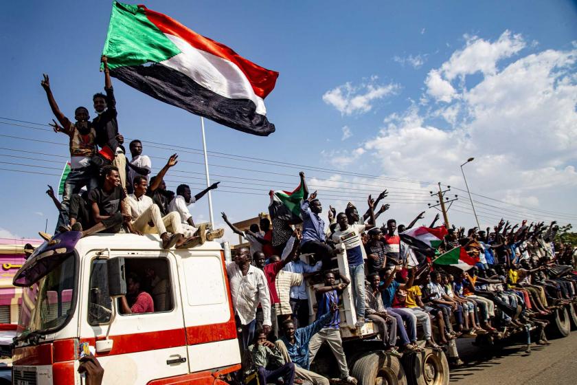 Sudan ordusu, teknokrat hükümetinin başına eski Başbakan Hamduk’u getirmeyi düşünüyor