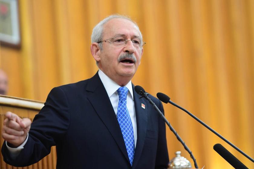 Kemal Kılıçdaroğlu kürsüde konuşuyor