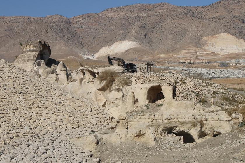 Hasankeyf'te suların çekilmesiyle ortaya çıkan Koç Camii ile Kasır Rabi yıkılıyor