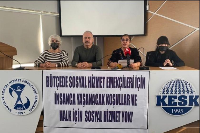 SES, Aile ve Sosyal hizmetler Bakanlığı 2022 Bütçesine ilişin basın açıklaması 3 sendika yöneticisi ile birlikte SES Eş Genel Başkanı Selma Atabey