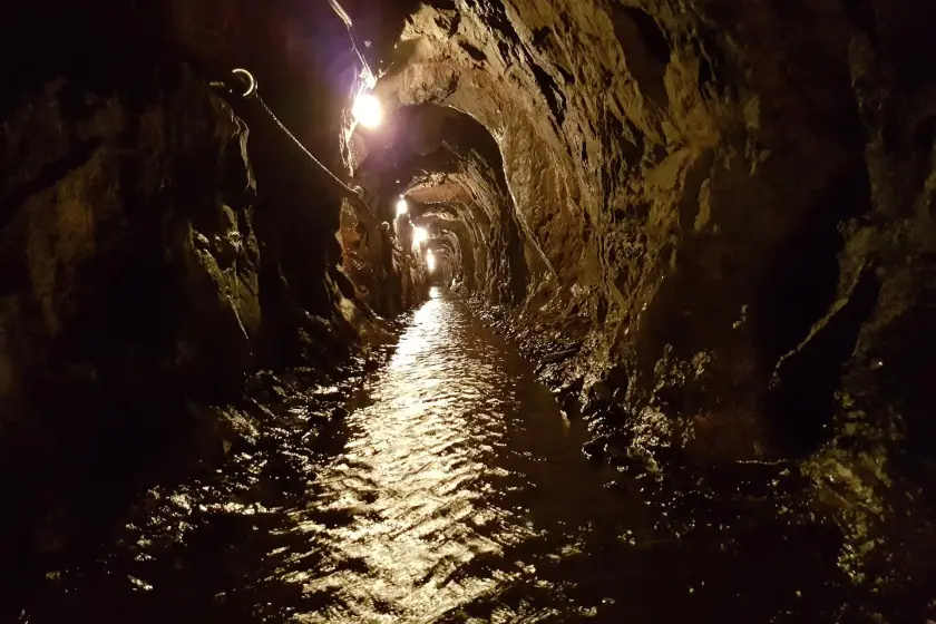 Zonguldak’ta kömür silosuna düşen işçi ağır yaralandı