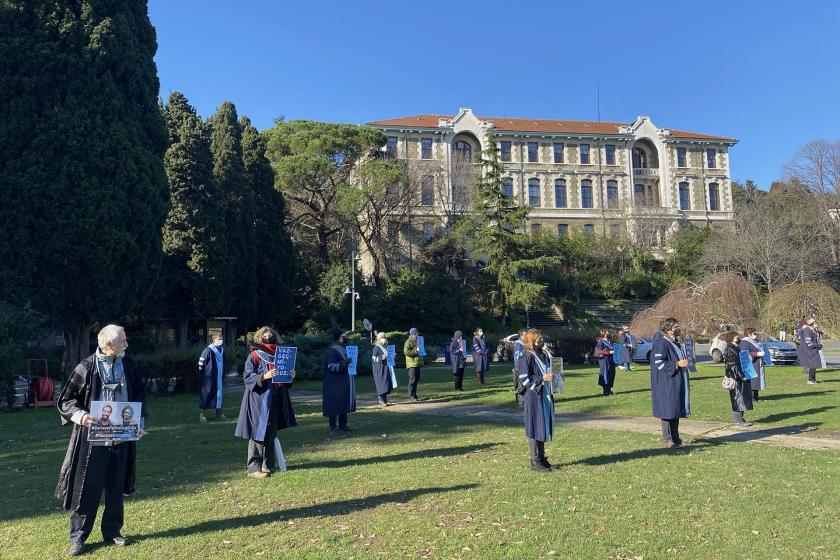 Boğaziçi Üniversitesi akademisyenleri rektörlüğe sırtını çevirdi