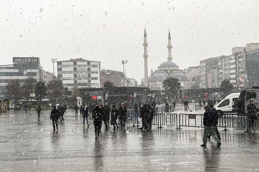 İstanbul'da kar yağışı etkisini arttırdı